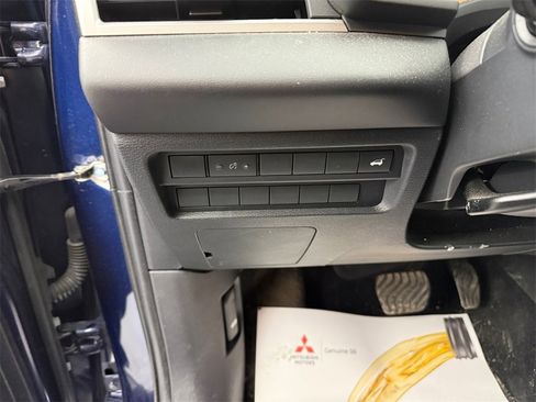 Used 2022 Mitsubishi Outlander SE image 28