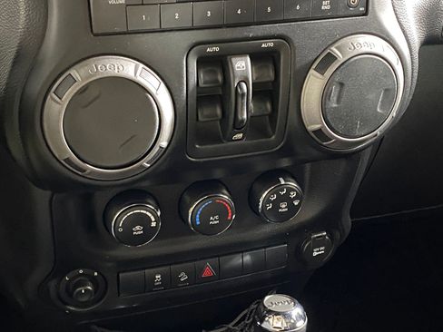 Used 2013 Jeep Wrangler Unlimited Sport image 17