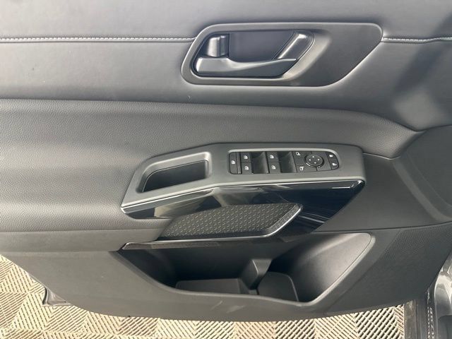 Certified 2025 Nissan Pathfinder SV w/ Cargo Package AWD/4WD image 18