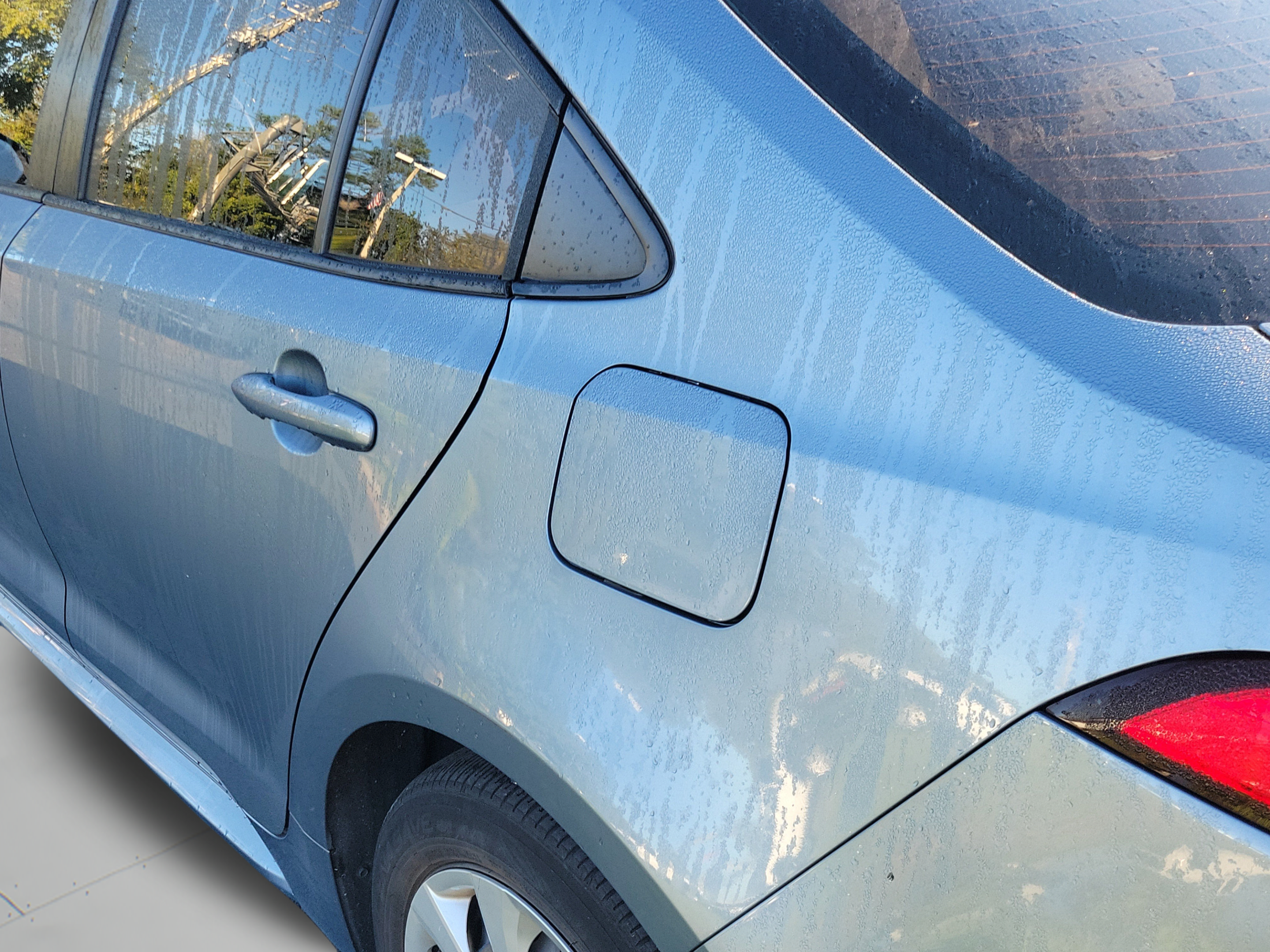 Used 2021 Toyota Corolla LE FWD image 24