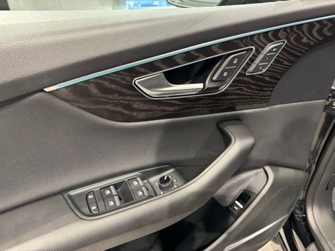 Used 2022 Audi Q8 Premium Plus image 11