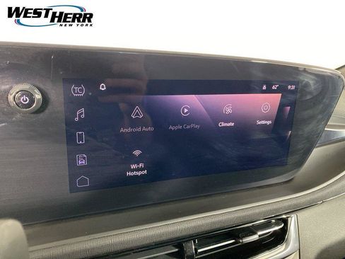 Used 2025 Buick Envista Sport Touring w/ Convenience II Package FWD image 3