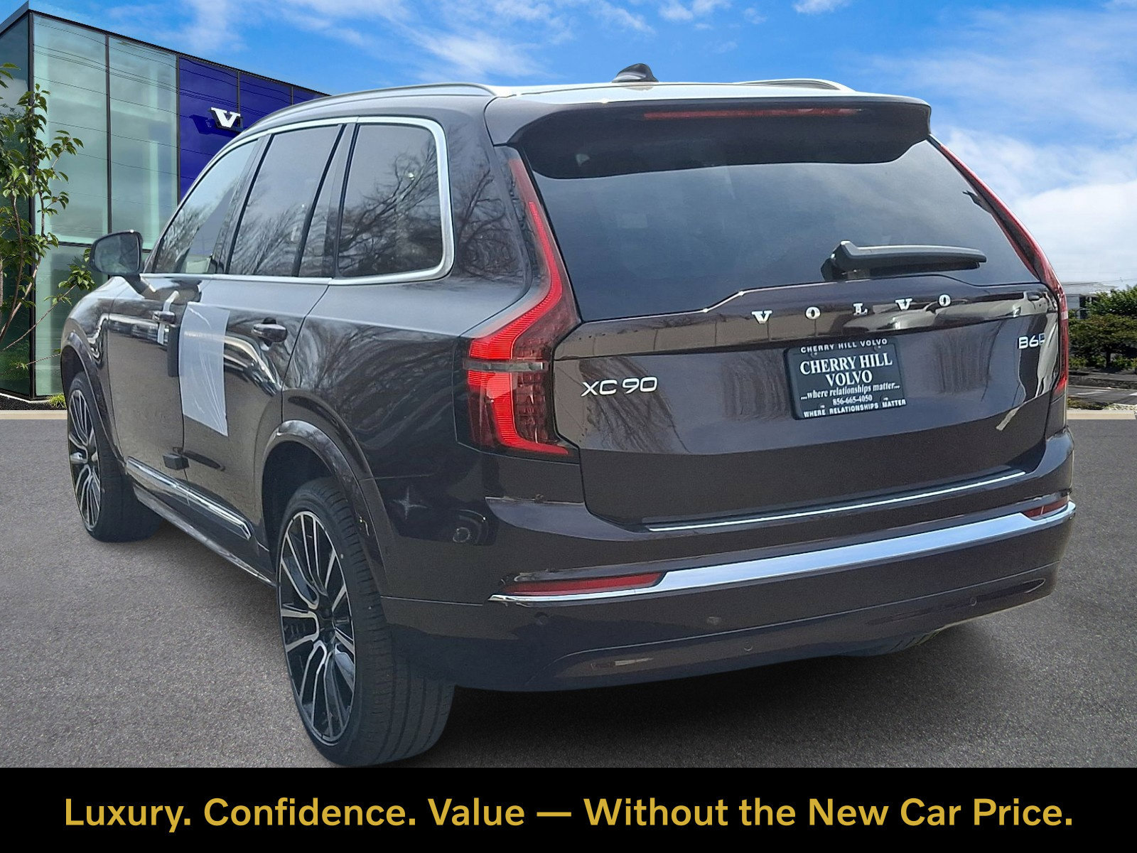 Certified 2026 Volvo XC90 B6 Plus w/ Protection Package Premier AWD/4WD image 3