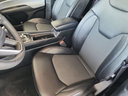 Used 2024 Jeep Compass Latitude AWD/4WD image 16