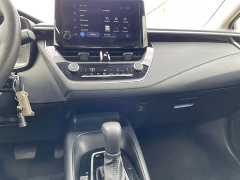 Used 2025 Toyota Corolla LE image 18
