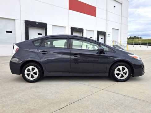 Used 2015 Toyota Prius Two FWD image 4
