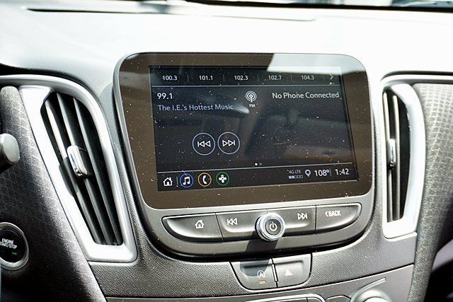 Used 2025 Chevrolet Malibu RS FWD image 34