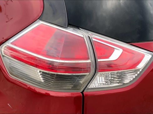 Used 2016 Nissan Rogue SL FWD image 25