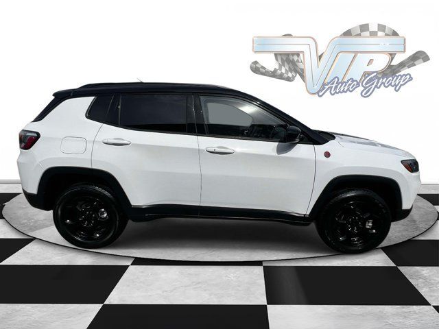 Used 2024 Jeep Compass Trailhawk AWD/4WD image 3