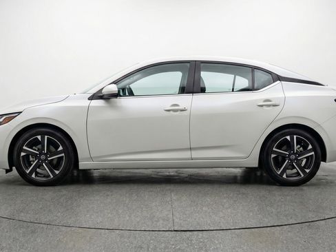 Used 2025 Nissan Sentra SV image 5