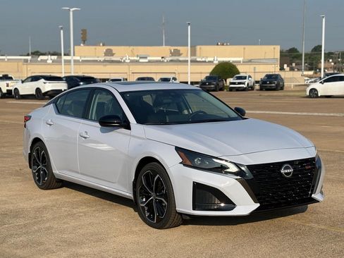 New 2025 Nissan Altima 2.5 SR image 6