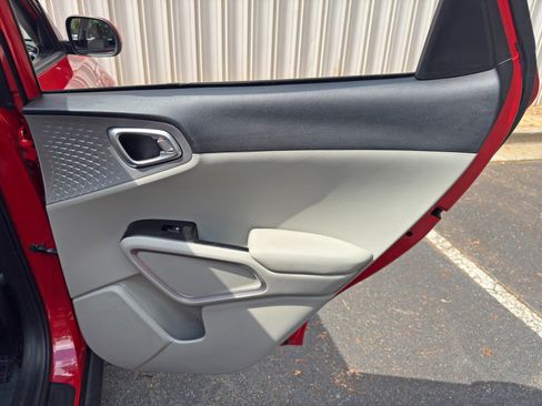 Used 2020 Kia Soul LX FWD image 35