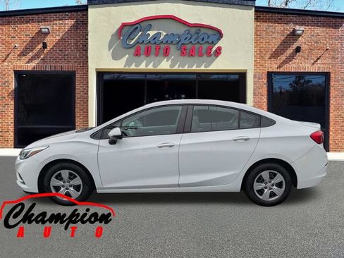 Used 2018 Chevrolet Cruze LS FWD image 8