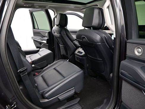 Used 2025 Lincoln Navigator Reserve image 26