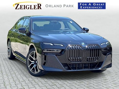 Used 2026 BMW 750e xDrive AWD/4WD image 1