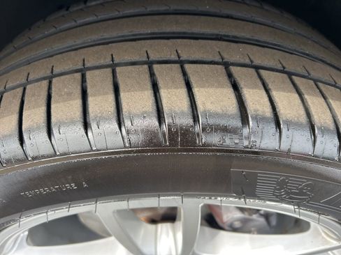 Used 2019 Porsche Cayenne Base image 26