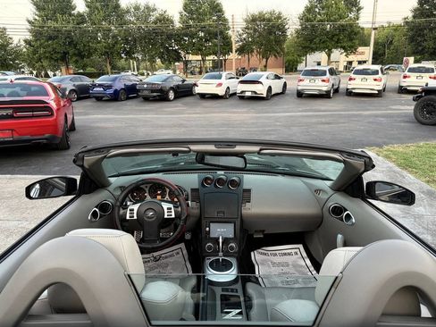 Used 2007 Nissan 350Z Touring RWD image 22