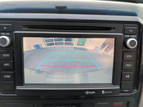 Used 2015 Toyota Tacoma Base image 18