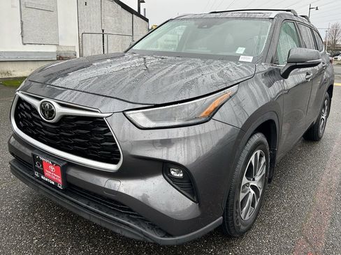 Certified 2022 Toyota Highlander XLE image 1