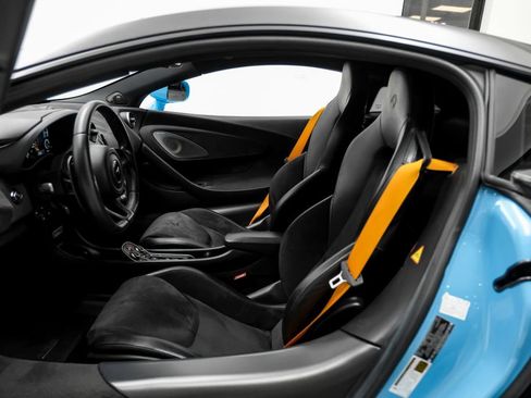 Used 2019 McLaren 600LT RWD image 9