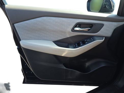 Used 2023 Nissan Rogue SV FWD image 25
