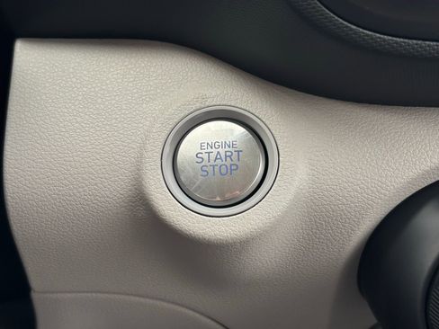 New 2025 Hyundai Venue SEL FWD image 18