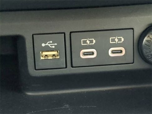 Used 2023 Toyota Highlander Limited image 22