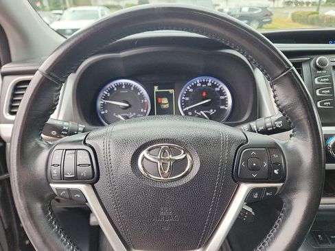 Used 2017 Toyota Highlander XLE image 16