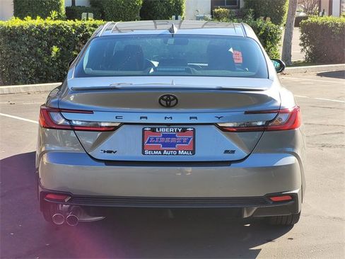 Used 2025 Toyota Camry SE image 6