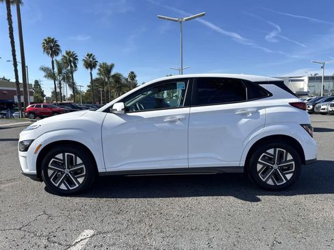Used 2023 Hyundai Kona SE image 5