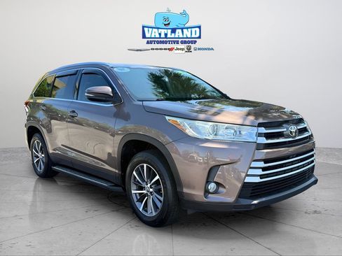 Used 2019 Toyota Highlander XLE FWD image 20