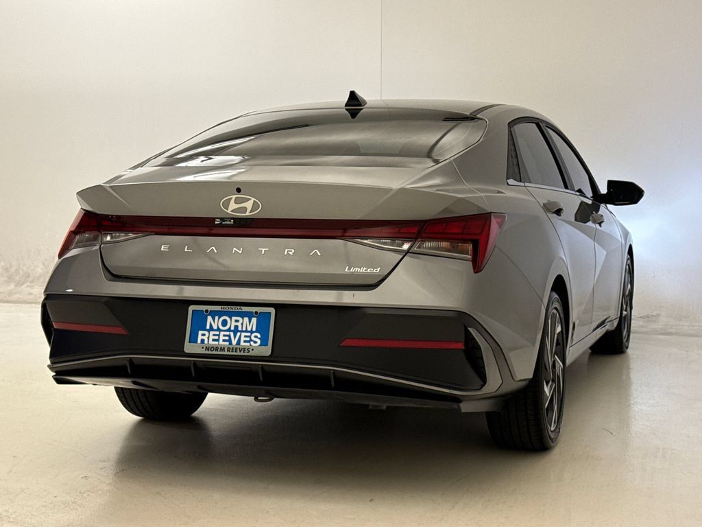 Used 2026 Hyundai Elantra Limited FWD image 9