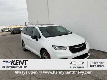 Used 2024 Chrysler Pacifica Limited