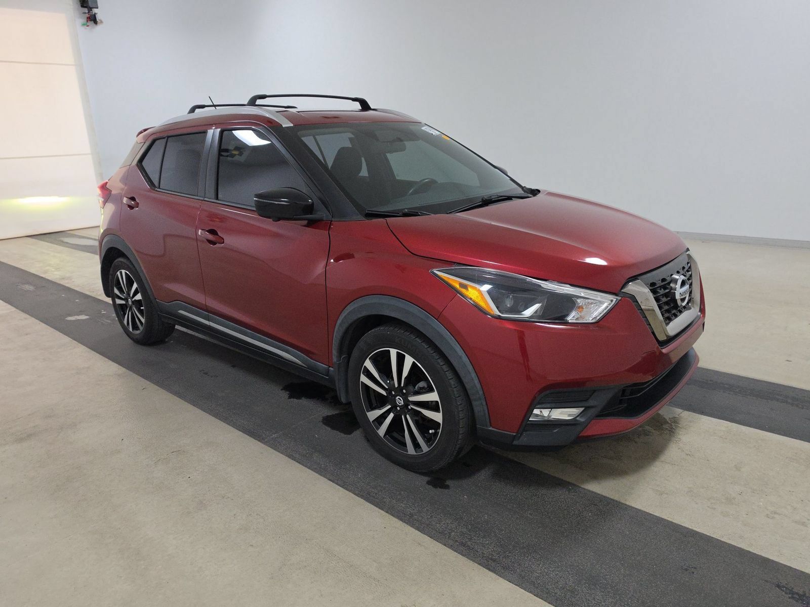 Used 2019 Nissan Kicks SR w/ Exterior Package FWD image 4