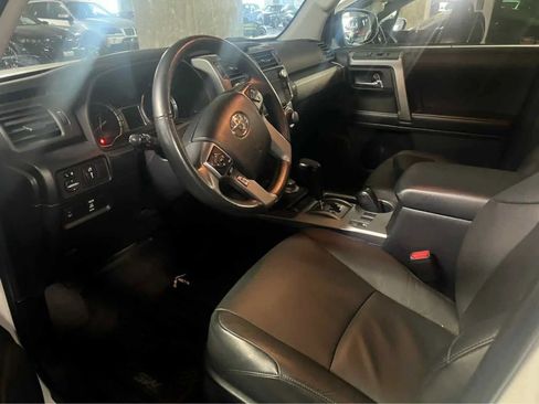 Used 2018 Toyota 4Runner SR5 AWD/4WD image 4