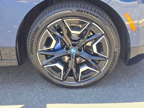 Used 2024 BMW iX xDrive50 w/ Sport Package AWD/4WD image 9
