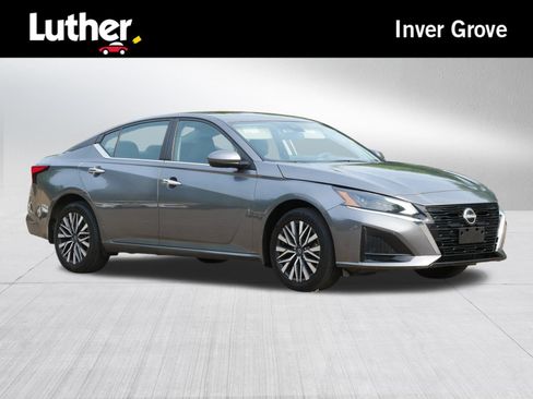 Certified 2023 Nissan Altima 2.5 SV w/ SV Premium Package AWD/4WD image 1