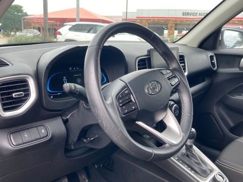 Used 2025 Hyundai Venue SEL image 7