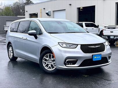 Used 2023 Chrysler Pacifica Touring-L