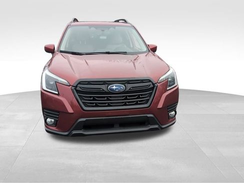Used 2023 Subaru Forester Premium image 2