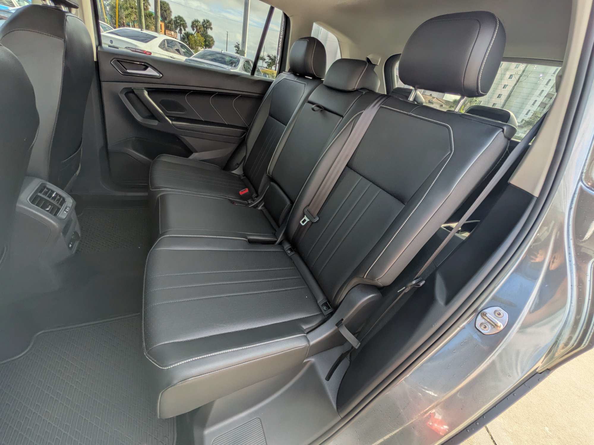 Used 2022 Volkswagen Tiguan SE FWD image 14