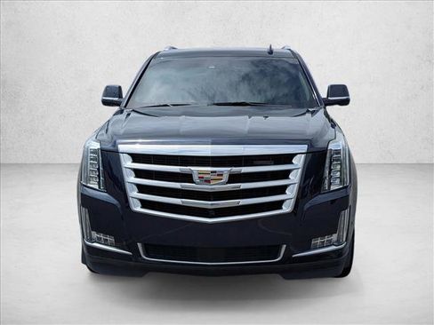 Used 2017 Cadillac Escalade ESV Premium Luxury RWD image 2