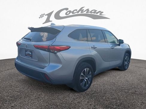 Used 2021 Toyota Highlander XLE image 7