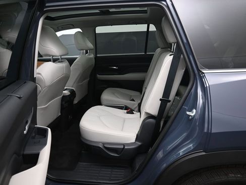 Certified 2024 Toyota Grand Highlander AWD image 31