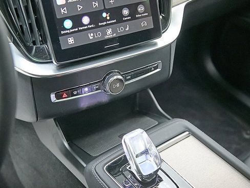 New 2026 Volvo XC90 B6 Plus w/ Protection Package Premier image 16