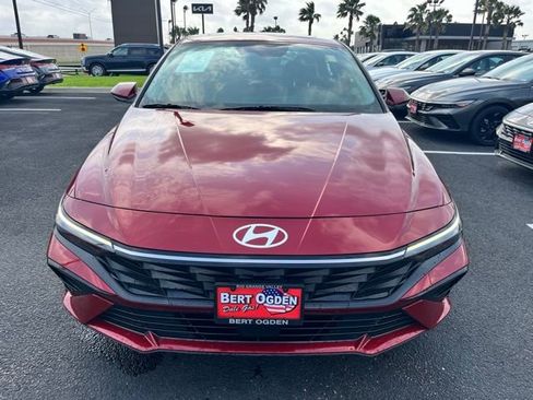 Used 2025 Hyundai Elantra SEL FWD image 2