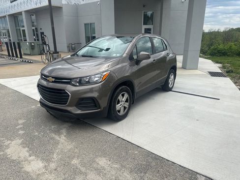Used 2021 Chevrolet Trax LS w/ LPO, Protection Package AWD/4WD image 3