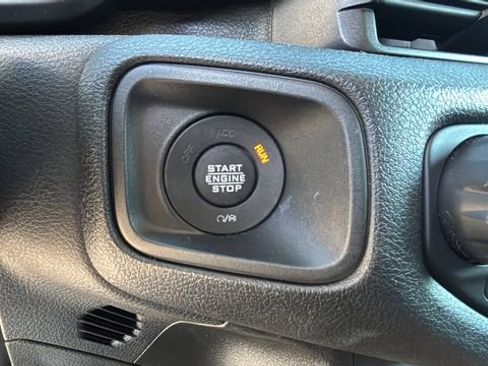 Used 2025 Jeep Gladiator Nighthawk image 26