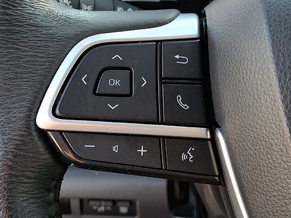 Used 2024 Toyota Sienna XLE FWD image 22