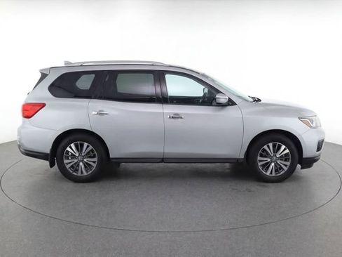 Used 2019 Nissan Pathfinder SV FWD image 4